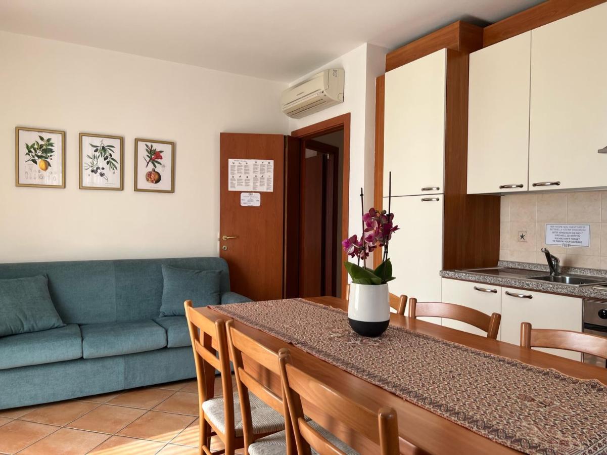 Appartamenti Baia Azzurra 5. Torbole Sul Garda Екстериор снимка