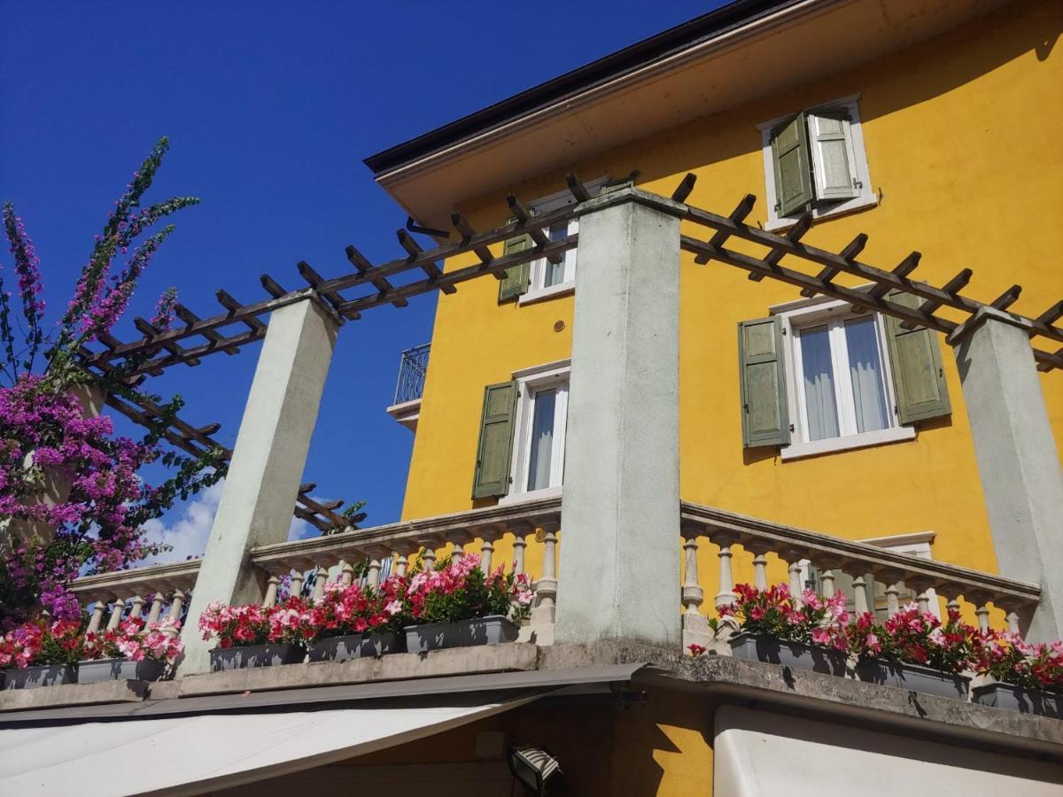 Appartamenti Baia Azzurra 5. Torbole Sul Garda Екстериор снимка