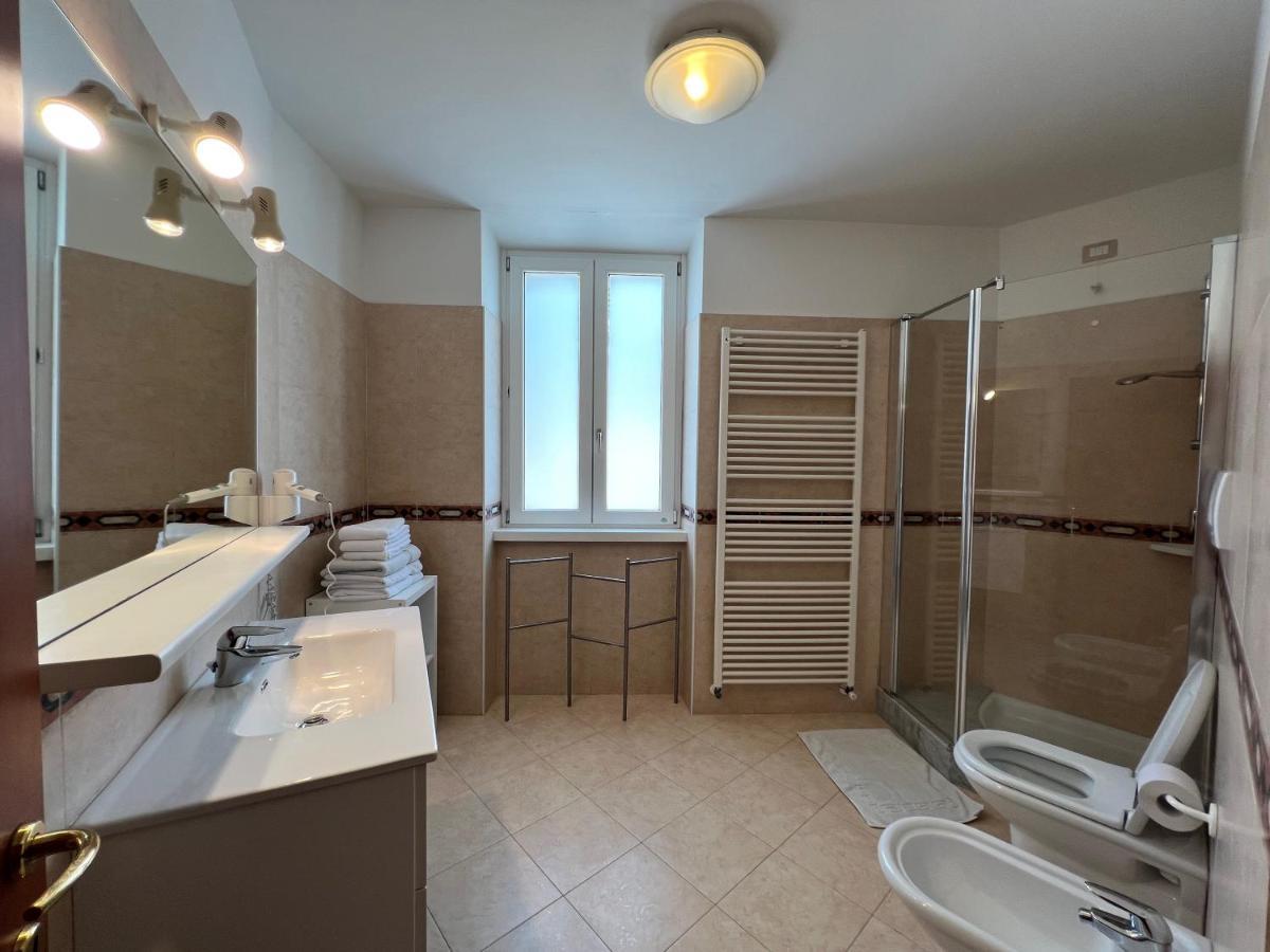 Appartamenti Baia Azzurra 5. Torbole Sul Garda Екстериор снимка